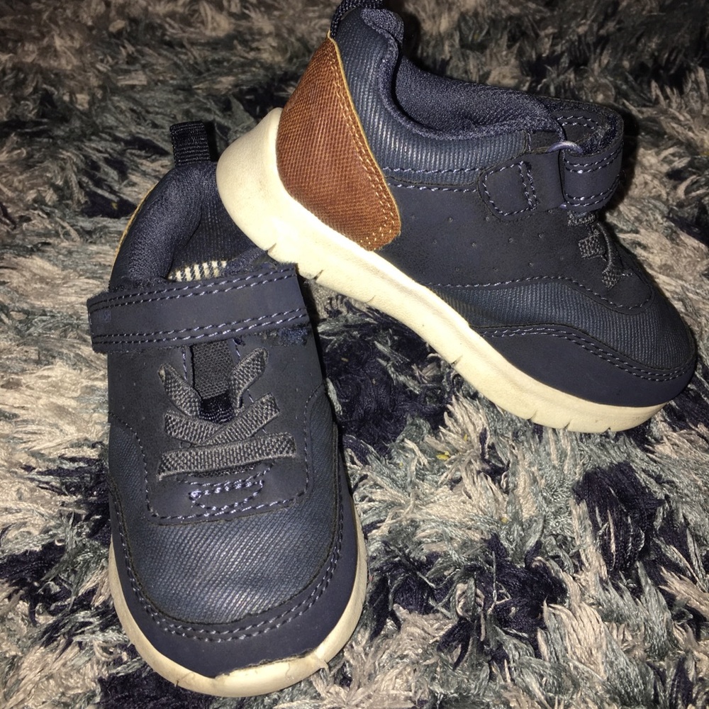 OshKosh toddler tennis shoes